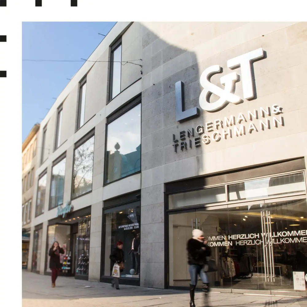L&T Modehaus Fassade Haupteingang
