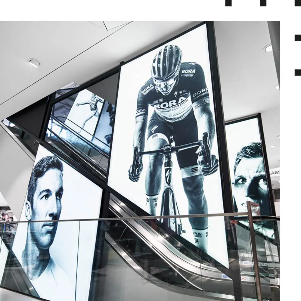 Rolltreppe im L&T Sporthaus mit den Fotografien von Mike Meyer.