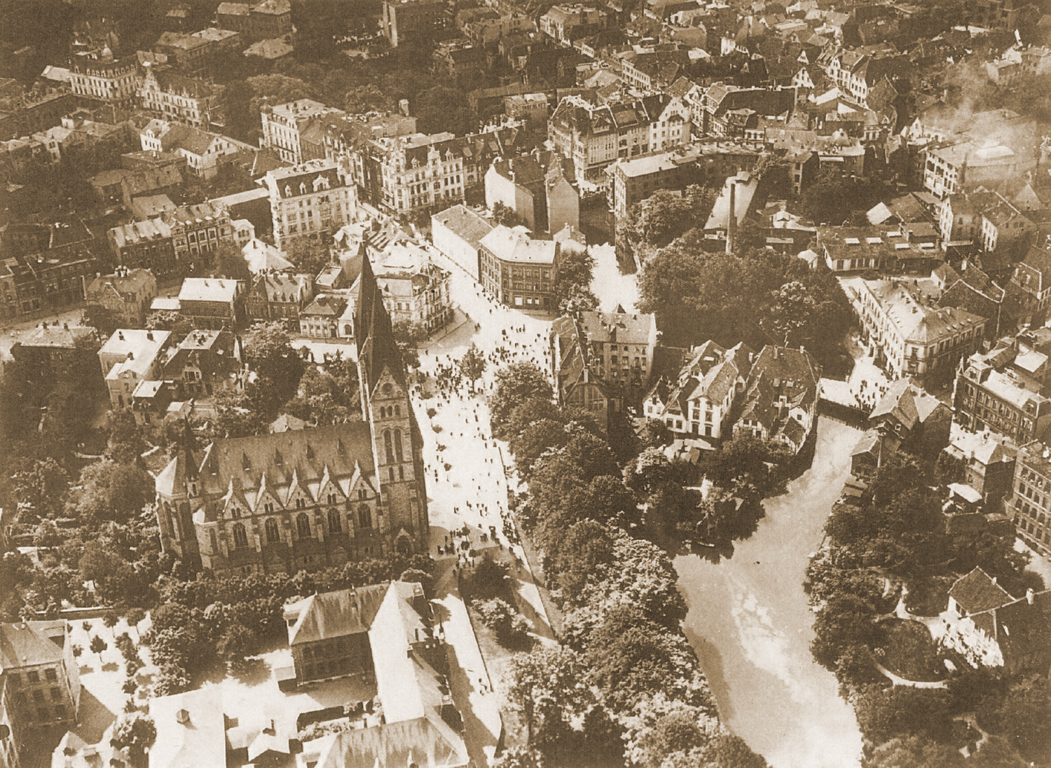 Luftaufnahme von 1915 der Osnabrücker Innenstadt mit Blick auf L&T