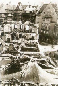 Zerstörung des Modehauses durch Bombenangriff in 1942