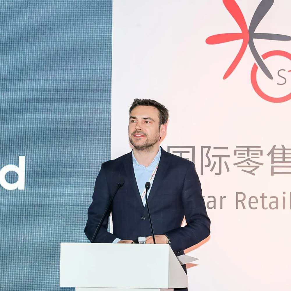 Geschäftsführer Mark Rauschen hält eine Rede auf der chinesischen Handelsmesse C-star in Shanghai.